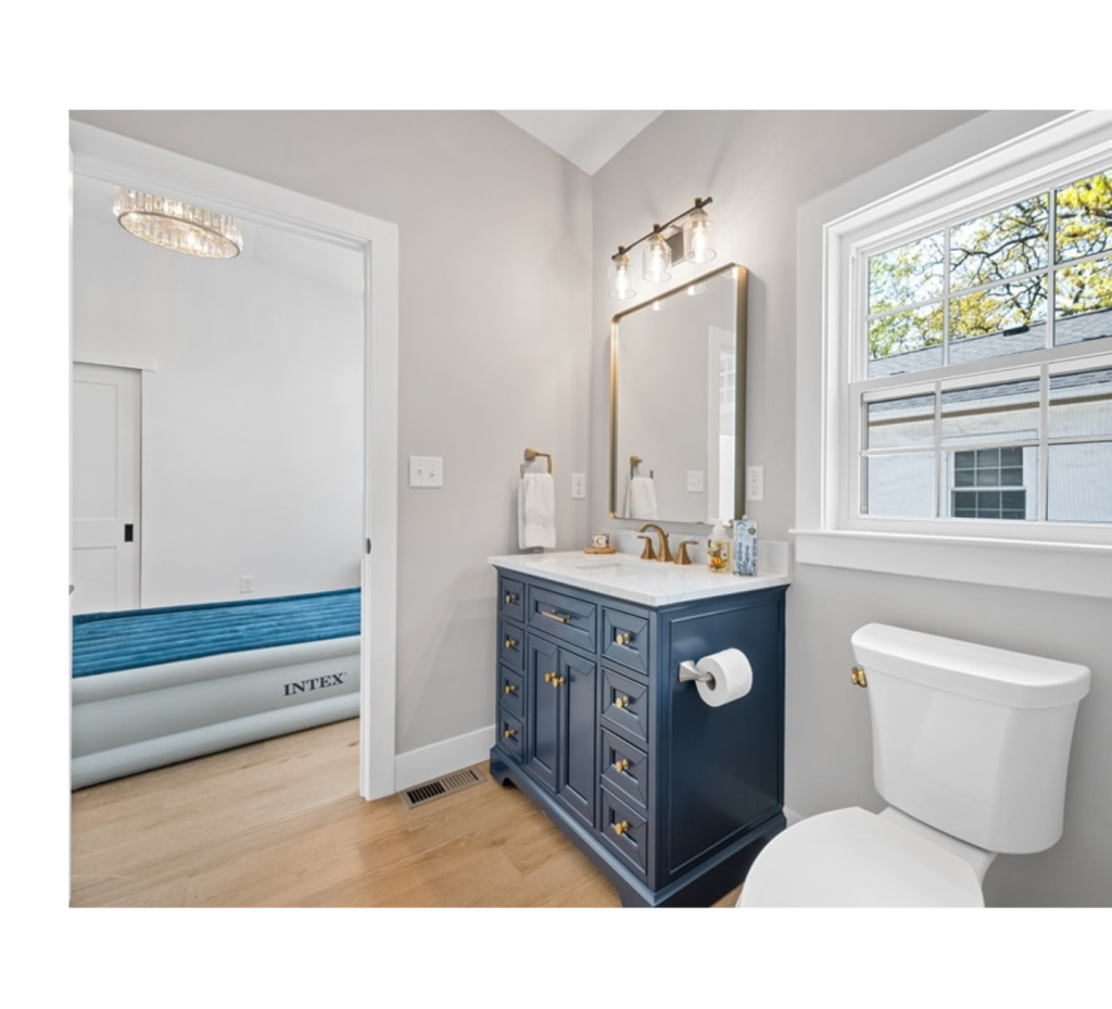 Elegant Navy & Gold Accents: A Stylish Bathroom Update